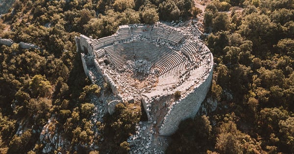 Η αρχαία Ελληνική πόλη με το υψηλότερο θέατρο του αρχαίου κόσμου